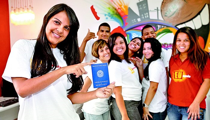 Capacitação gratuita prepara jovens de comunidades do Rio para o trabalho no varejo