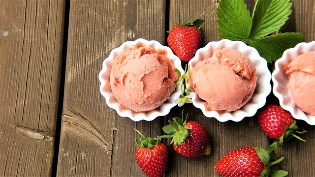 strawberry ice cream 2239377 640
