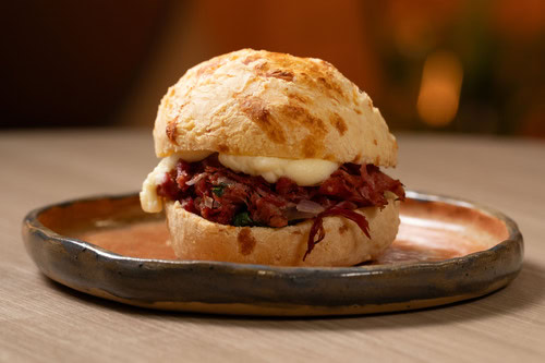 Pão de queijo com carne seca