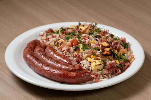 Arroz Unic com linguiça de costela.