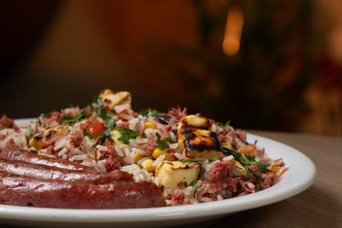 Arroz Unic com linguiça de costela.